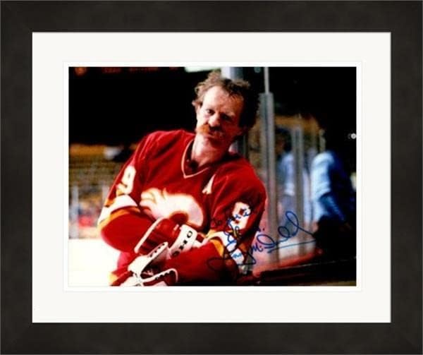 Снимка 8x10 Лэнни Макдоналдс с автограф (Калгари Флеймс) SC1 в матова рамка - Снимки на НХЛ с автограф